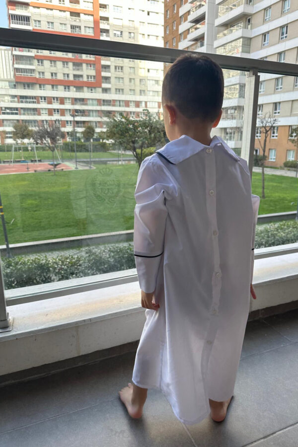 Bebe Yaka İsim Nakışlı Uzun Sünnet Gömleği